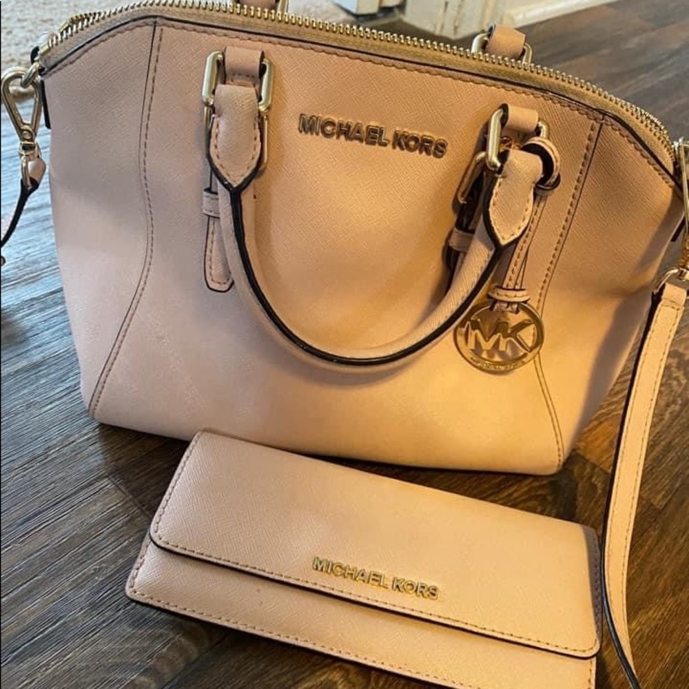 Pre owned Michael Kors purse and matching wallet.